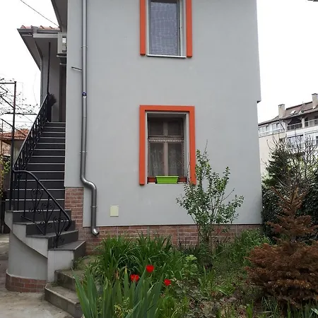 Maison 33 *